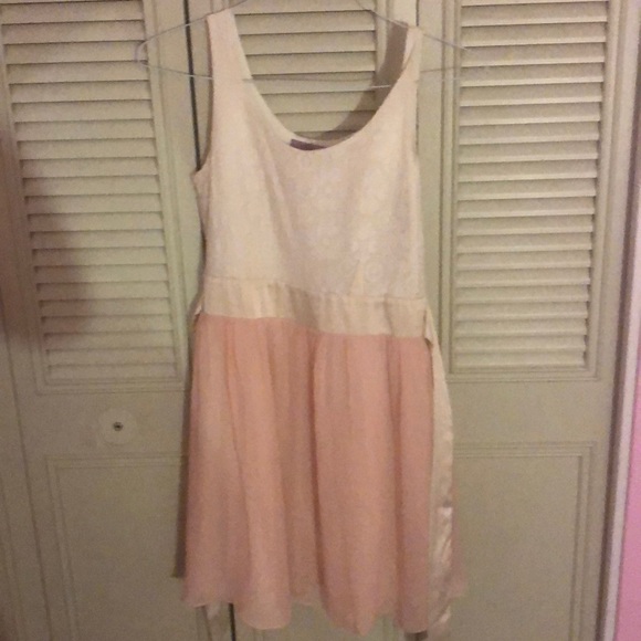 Dress - Picture 1 of 4